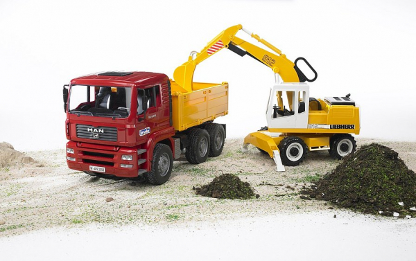 MAN TGA Kipplastwagen mit Liebherr Schaufelbagger